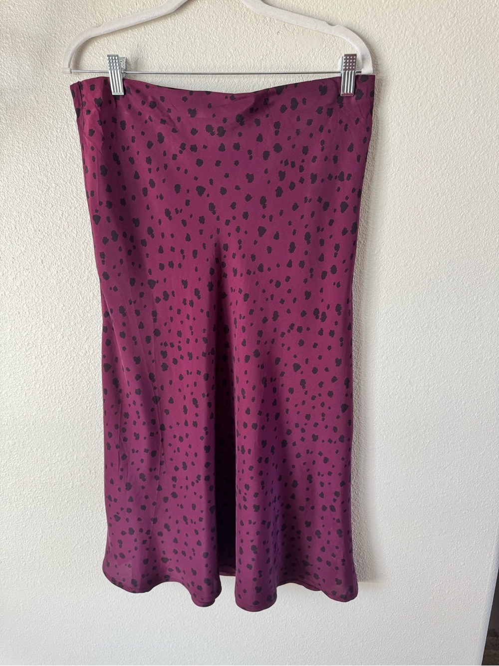 Time and Tru Burgundy Leopard Print Midi Skirt. Size L (10-12)